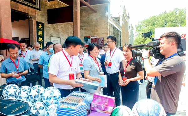 读好书跟党走 农家书屋品经典——壹号娱乐助力湖南省2021年“我的书屋•我的梦”启动式暨“新时代乡村阅读季”示范活动